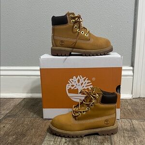 Timberland 6" Premium Boot Wheat (TD) size 10